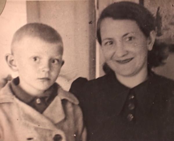 Леонид Сурин с мамой