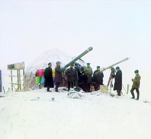 Прокудин-Горский у телескопа в горах Тянь-Шань