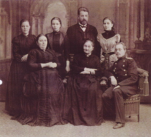 С.М. Прокудин-Горский с семейством Лавровых