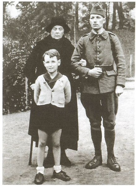 Софья Колчак с сыном и внуком
